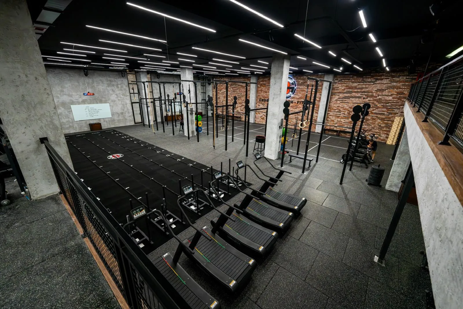 Backstreet Athletics İncek üst kattan geniş perspektif